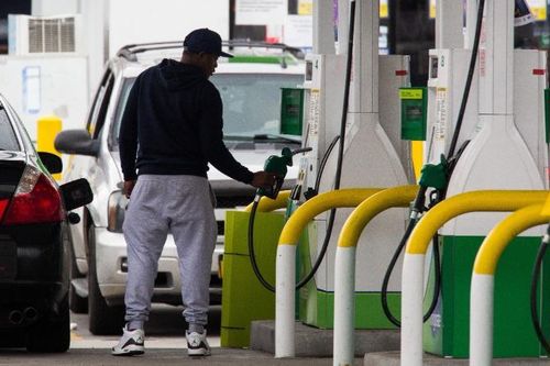 Giá dầu WTI vẫn 'mắc kẹt' dưới mốc 70 USD/thùng