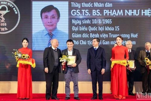Vị thuyền trưởng chèo lái Bệnh viện Trung ương Huế hướng đến tầm vóc khu vực và quốc tế