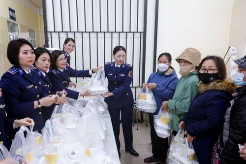 Suất cơm nghĩa tình - thắm đượm tình quân dân