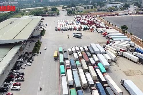Xuất khẩu qua cửa khẩu Lào Cai giảm 40%