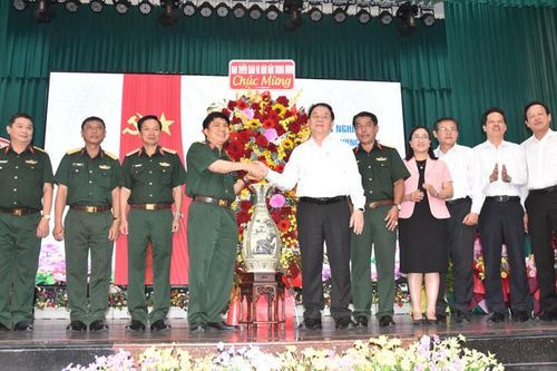 Đồng chí Nguyễn Trọng Nghĩa thăm và chúc mừng Bệnh viện Quân y 120