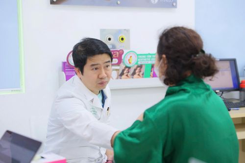 Nhiều người bệnh gửi lời tri ân đến những chiến sĩ áo trắng