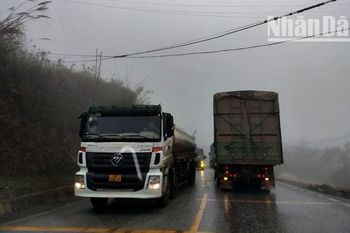 Cảnh báo sương mù dày đặc, nguy cơ tai nạn giao thông trên tuyến Quốc lộ 6