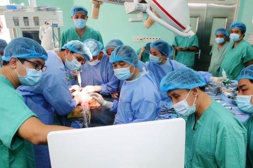 Bệnh viện Trung ương Huế luôn đi đầu trong hệ thống y tế miền trung