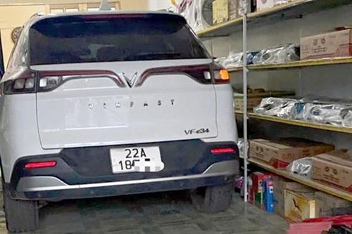 Tuyên Quang khởi tố lái xe ô-tô lao vào nhà dân khiến một bé gái tử vong