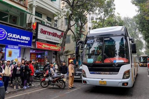 Phương án chi tiết hạn chế ô-tô trên 16 chỗ vào phố cổ Hà Nội giờ cao điểm