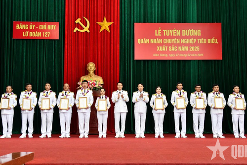 Lữ đoàn 127 tuyên dương quân nhân chuyên nghiệp tiêu biểu, xuất sắc