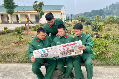 Nghị lực vượt khó của chiến sĩ người dân tộc Bố Y