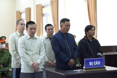 Bênh đồng hương đâm người trọng thương