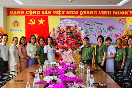 Công an thành phố Đà Nẵng thăm, chúc mừng Ngày Thầy thuốc Việt Nam
