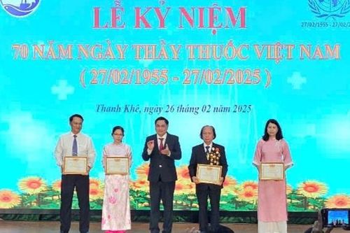 Quận Thanh Khê khen thưởng 14 tập thể, cá nhân nhân kỷ niệm 70 năm Ngày Thầy thuốc Việt Nam