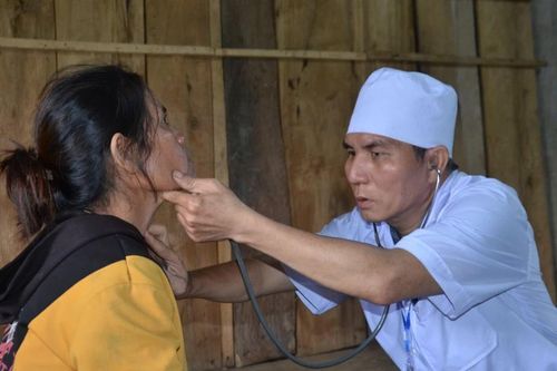 Người điều dưỡng 25 năm gắn bó với miền núi Quảng Ngãi