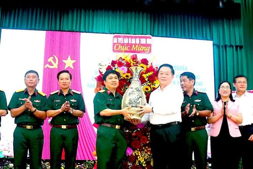 Đồng chí Nguyễn Trọng Nghĩa thăm, chúc mừng Bệnh viện Quân y 120