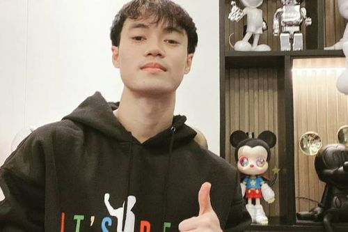 'Chủ tịch' Văn Toàn bị người quen 'lươn lẹo' tiền khi chơi Bearbrick