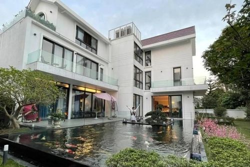 Ngắm căn biệt thự đẹp 'mê hồn' của Nguyễn Trần Trung Quân