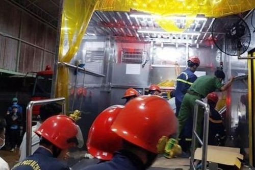 Kịp thời cứu nam nhân viên bị rơi vào máy cuốn cơm dừa