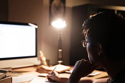 Dậy sớm có đáng sợ hơn thức khuya?