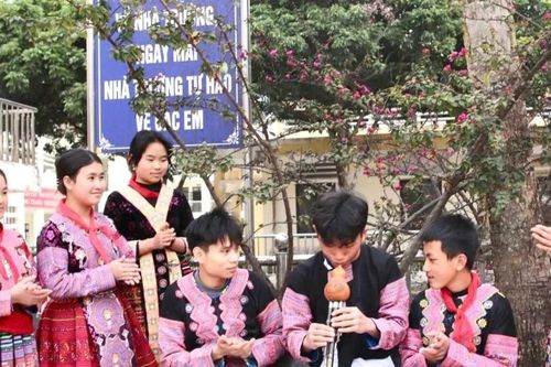 Gìn giữ bản sắc văn hóa dân tộc trong trường học ở Sơn La