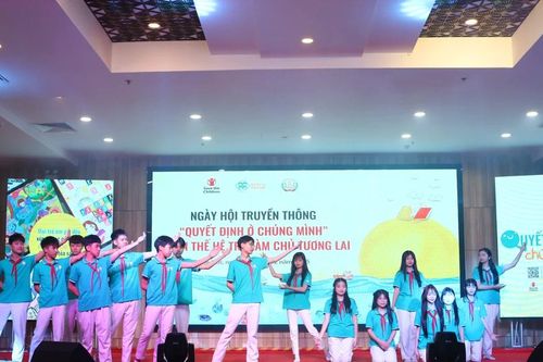Để trẻ em gái tại Quảng Bình tự tin thể hiện bản thân