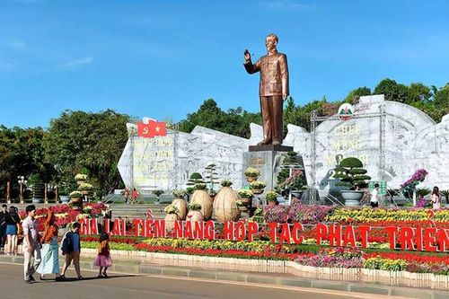Chương trình nghệ thuật 'Đất nước trọn niềm vui' kỷ niệm 50 năm giải phóng Gia Lai