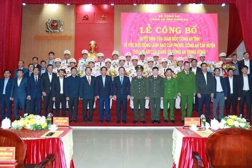 Công an Nghệ An công bố các quyết định về công tác, điều động lãnh đạo cấp phòng, và công an cấp huyện