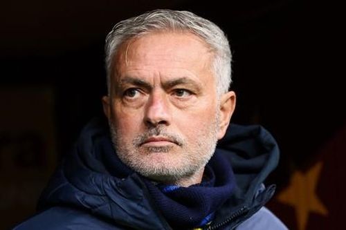 Cuộc sống tại Thổ Nhĩ Kỳ và sự hỗn loạn quen thuộc được tạo ra bởi Jose Mourinho