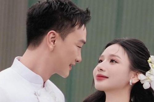 Showbiz 27/2: Trọng Lân và bạn gái hoãn cưới