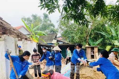Tuổi trẻ Hà Tĩnh góp sức trẻ dựng xây những ngôi nhà vững chãi