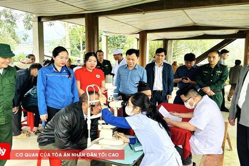 Thầy thuốc trẻ – Cống hiến bằng trí tuệ, chữa lành bằng trái tim