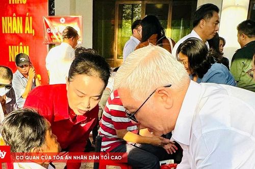 Bình Dương: Ấm áp phiên chợ '0 đồng'
