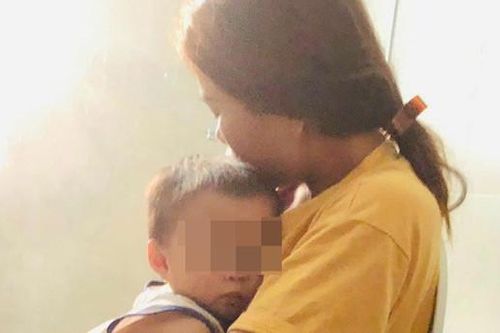 Mẹ bé Bắp: 'Ba mẹ ở quê đi chợ mua đồ nhưng không ai bán, nhà có gì ăn nấy'