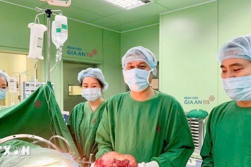 Phẫu thuật cắt thành công khối u gan lớn nặng hơn 2kg