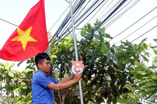 Cần Thơ làm 50km 'Đường cờ Tổ quốc' trong ngày khởi động Tháng Thanh niên