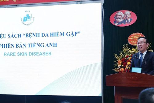 Bác sỹ Việt Nam đóng góp cho quốc tế cuốn sách về điều trị bệnh hiếm