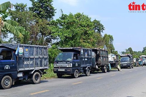 TP Hồ Chí Minh: Rác không được thu gom hết vì quy định cân ký rác tính tiền