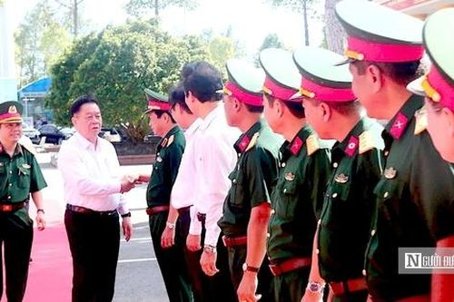 Trưởng Ban Tuyên giáo và Dân vận Trung ương thăm và chúc mừng Bệnh viện Quân y 120