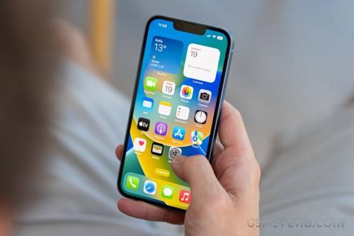 iPhone 14 giảm chạm đáy cuối tháng 2, là iPhone tai thỏ hoàn thiện nhất, trang bị xịn chiến đẹp Galaxy S24
