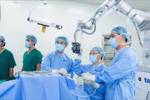 Mổ não bằng robot AI - cách mạng công nghệ trong y học