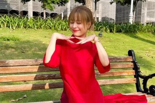 Hoàng Thùy Linh thông báo 'lên chức', nhiều người chúc mừng