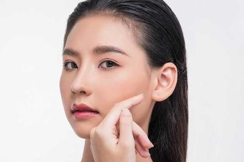 Cần chuẩn bị gì cho làn da khi thời tiết nồm ẩm?