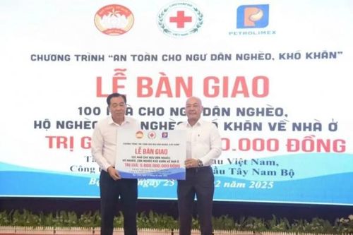 Petrolimex Cần Thơ trao 100 căn nhà tặng hộ nghèo, cận nghèo