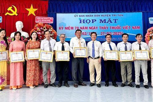 Huyện Tri Tôn tổ chức Lễ kỷ niệm 70 năm Ngày Thầy thuốc Việt Nam