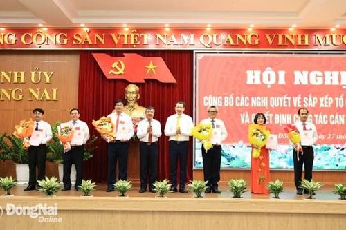 Đồng Nai công bố các Nghị quyết về cơ quan chuyên môn thuộc UBND tỉnh và các quyết định về công tác cán bộ sau sắp xếp bộ máy