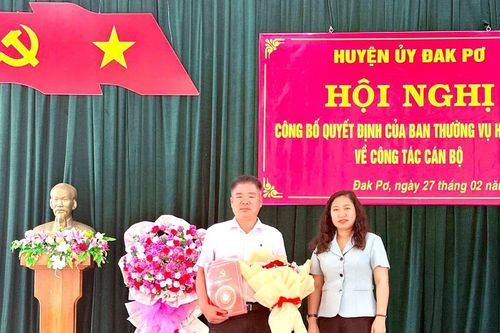 Đak Pơ công bố quyết định về công tác cán bộ