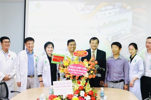 Lãnh đạo Sở Y tế đến thăm, chúc mừng các đơn vị nhân Ngày Thầy thuốc Việt Nam