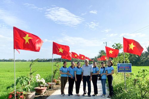 Hội Liên hiệp Phụ nữ phường Ninh Đa ra mắt công trình 'Đường hoa - đường cờ'