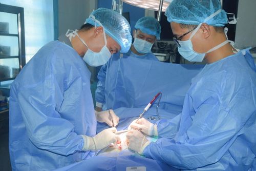 Bệnh xá đảo Song Tử Tây phẫu thuật cấp cứu ngư dân bị viêm ruột thừa cấp