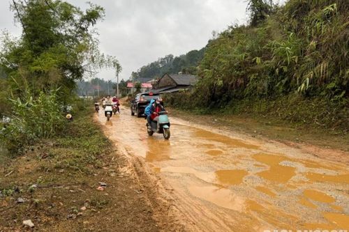 Chậm thi công hoàn trả đường tỉnh 235C: Người dân gặp khó