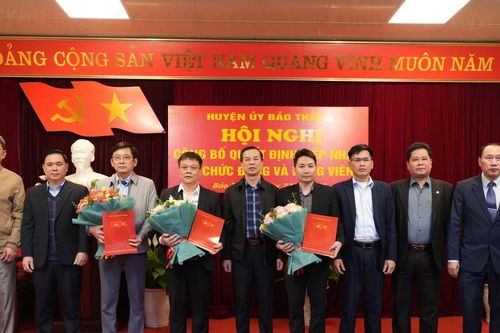 Bảo Thắng công bố quyết định tiếp nhận 3 tổ chức đảng và 292 đảng viên