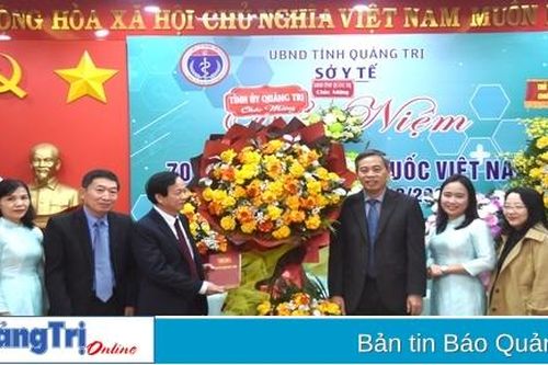 Phó Bí thư Thường trực Tỉnh ủy, Chủ tịch HĐND tỉnh Nguyễn Đăng Quang thăm, chúc mừng các đơn vị y tế nhân Ngày Thầy thuốc Việt Nam